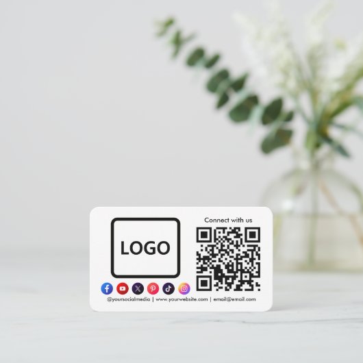 ソーシャルメディアとの接続QRコードトレンディー 名刺 (スタンド正面)