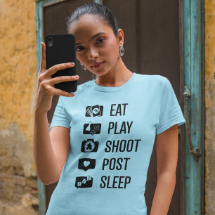 ソーシャルメディアゲーマーのブラックアート女性のシャツ Tシャツ
