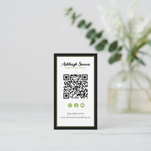 ソーシャルメディアブラックグリーン縁どキーラインで接続 名刺 (スタンド正面)