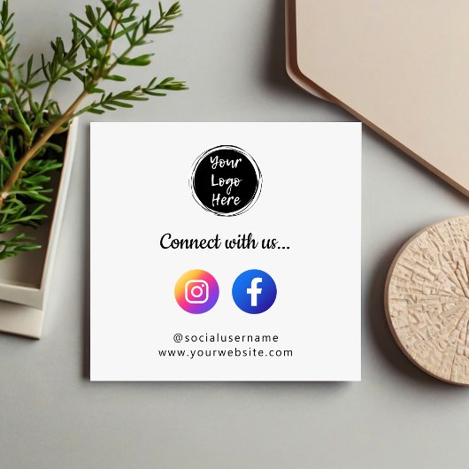 ソーシャルメディアInstagramおよびFacebookのQRコード スクエア名刺