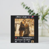 ソーシャルメディモダンアをテーマにしたカスタムウェディング セーブザデート (スタンド正面)