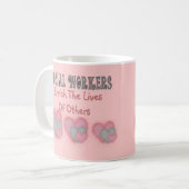 ソーシャルワーカーのギフトは"富ませます他の生命を" コーヒーマグカップ (正面左)