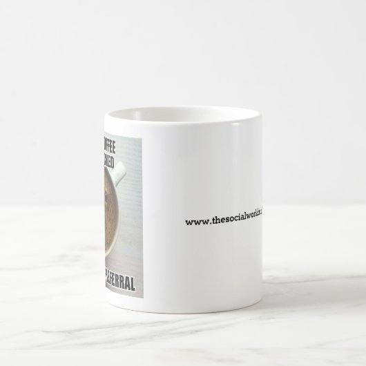 ソーシャルワーカーのマグ- "私のコーヒーは衝撃を与えられました。" コーヒーマグカップ (中央)