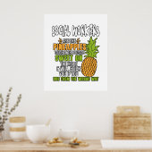 ソーシャルワーカーはパイナップルのようなものだ。 ポスター (キッチン)