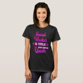 ソーシャルワーカーは女王のすぐ上の肩書き Tシャツ (正面フル)