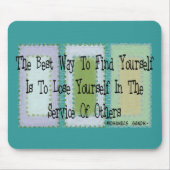 ソーシャルワーカー(Mahandas Gandhiの引用文) マウスパッド (正面)