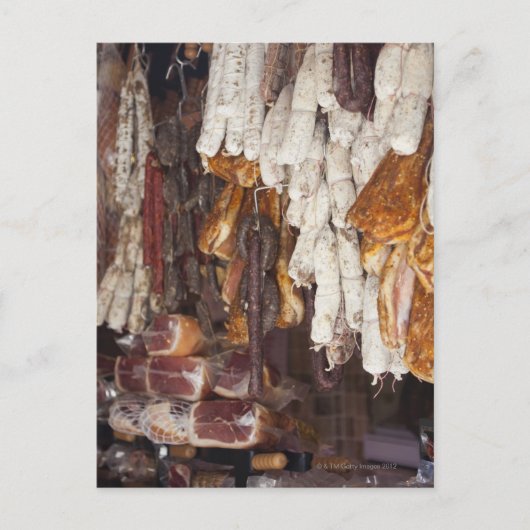 ソーセージの品揃えを陳列している店 ポストカード (正面)