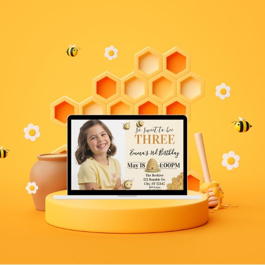 ソー・スウィート・トゥ・ビー・スリー、３歳の誕生日（絵付き） 招待状