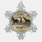 ゾウがクリスマス休暇で家をトランペットM スノーフレークピューターオーナメント (正面)