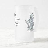 ゾウが飛ぶとき！～すり付きのスティーン フロストグラスビールジョッキ (正面右)