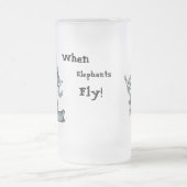 ゾウが飛ぶとき！～すり付きのスティーン フロストグラスビールジョッキ (中央)