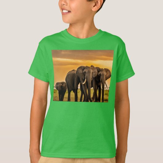 ゾウの牙の乱獲に抗議する三頭の象 | Tシャツ (正面)