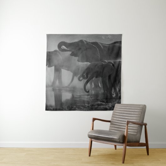 ゾウの飲み水のグレースケール写真 タペストリー (インサイチュ)