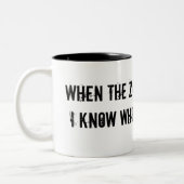 ゾンビがコーヒー・マグを打つ時 ツートーンマグカップ (左)