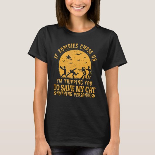 ゾンビに追われたらあなたを転ばせて猫を守る Tシャツ (正面)