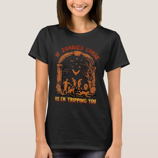 ゾンビに追われてたら酔っ払ってるよ 墓場のコウモリ Tシャツ (正面)