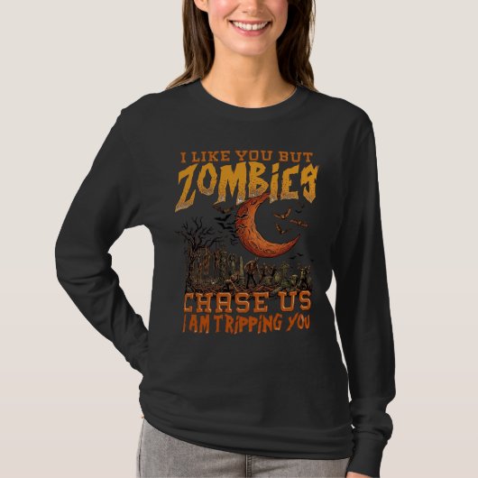 ゾンビに追われるハロウィーンの墓場 三日月 Tシャツ (正面)