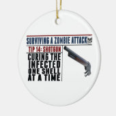 "ゾンビの攻撃を生き延びます: 14の散弾銃の"クリスマス セラミックオーナメント (左)