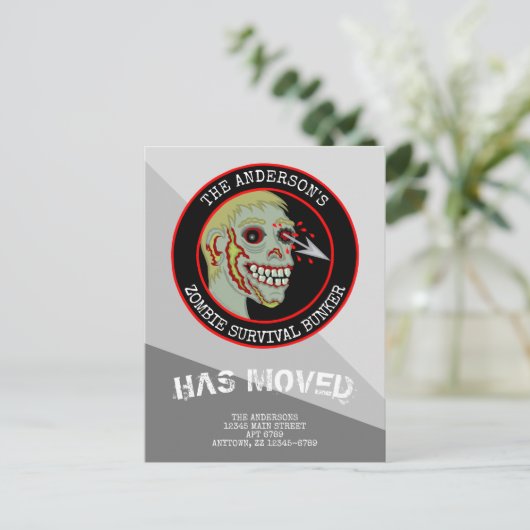 ゾンビの赤く黒いロゴのおもしろいな移動新しい住所 案内ポストカード (スタンド正面)