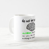 ゾンビは頭脳のTシャツおよびギフトを食べます コーヒーマグカップ (正面左)