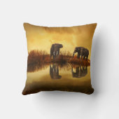 タイのアジアゾウ白熱［赤熱］光を放つズ クッション (裏面)