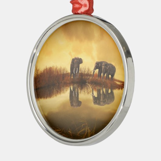 タイのアジアゾウ白熱［赤熱］光を放つズ メタルオーナメント (左)