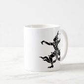 タイのダンサーの⚠のタイの印の⚠ コーヒーマグカップ (正面右)