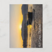 タイのランタ島のビーチに乗った船の上の日の出 ポストカード (正面)