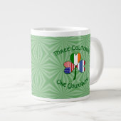 タイアイリッシュアメリカンパーソナライズされたシャムロック国旗 ジャンボコーヒーマグカップ (正面右)