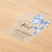 タイイングザノットブルー弓ブライダルシャワー アクリル招待状 (レイダウン)