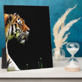 タイガーが近づく – 野生動物のアートワーク フォトプラーク (側面)