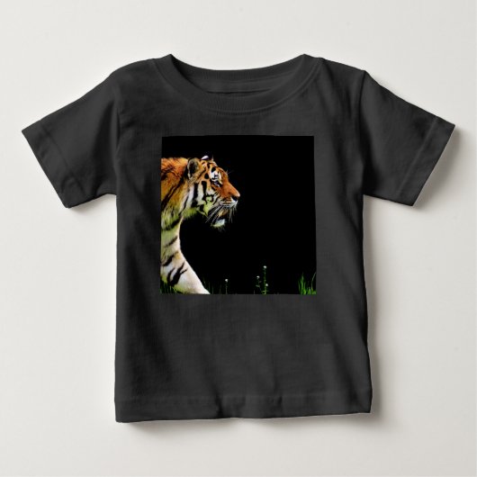 タイガーが近づく – 野生動物のアートワーク ベビーTシャツ (正面)