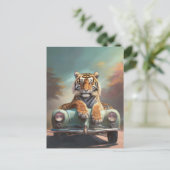 タイガーはヴィンテージスポーツカーに座っている ポストカード (スタンド正面)