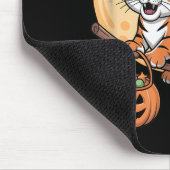 タイガーウィッチハットパンプキンハロウィーンの衣装の男性 マウスパッド (コーナー)