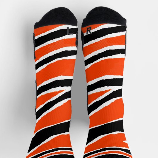 タイガーストライプのオレンジ色の白い黒のパターン ソックス (上部)