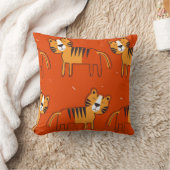 タイガース、手で描いた背景。継ぎカラフル目のない部分 クッション (ブランケット)