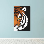 タイガー、ワイルドキャットオンブラック キャンバスプリント (インサイチュ (ウッドフロア))