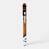 タイガー、ワイルドキャットオンブラック iPhone 16ケース (左側面)