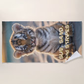タイガーCub「太陽、砂、およびストライプ」 ビーチタオル (正面)