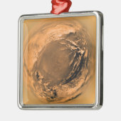 タイタンの水面のフィッシュアイ メタルオーナメント (左)