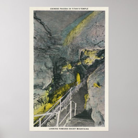 タイタン中国の寺院の塔の眺め ポスター (正面)