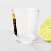 タイタン  サターンの最大の衛星 ショットグラス (右)