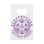 タイトル： 「スクラップブックユーザー – 切り取り、貼り付け、繰り返し」 クレジットカード栓抜き (裏面)