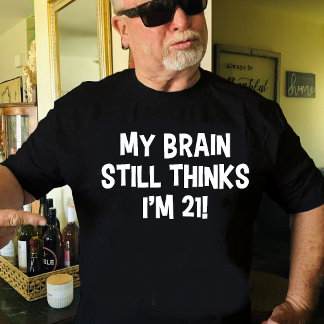 タイトル:私の脳はまだ21歳! Tシャツ