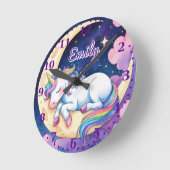 タイトル： Moon Unicorn Wall Clock – 編集可能な名前 ラウンド壁時計 (傾斜)