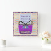 タイプライターの執筆部屋のパーソナライズな作家の紫色 スクエア壁時計 (ホーム)