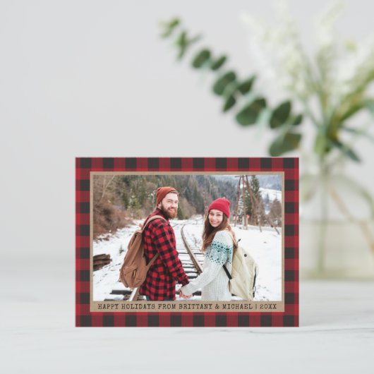 タイプライターフォントクリスマスフォトクラフトレッドプレイド ポストカード (スタンド正面)