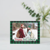 タイプライターフォントハッピーホリデーズフォトグリーンプレイド ポストカード (スタンド正面)