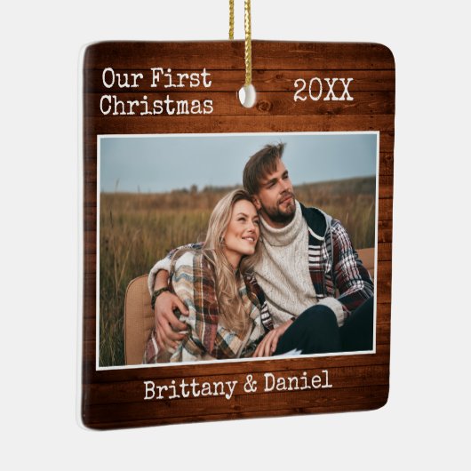 タイプライター文字ウッド初めてのクリスマスカップル写真 セラミックオーナメント (右)