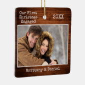 タイプライター文字ウッド初めてのクリスマス婚約した写真 セラミックオーナメント (右)